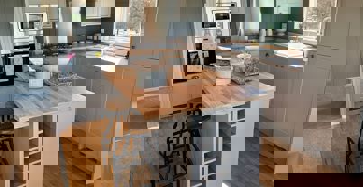 Modern country kitchen with island including breakfast bas