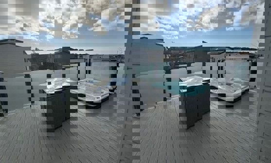 Lochwood deck and hot tub