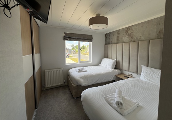 Twin bedroom with built in wardrobe