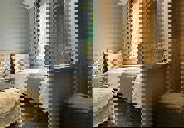 Twin bedroom with small vanity area and walk-in wardrobe