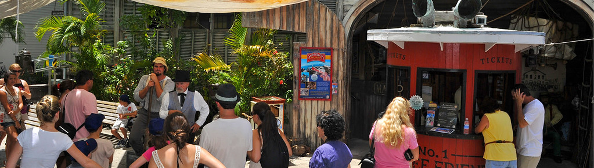 A shipwreck treasure museum with visitors standing outside