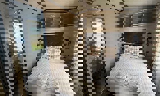 Lochwood Master bedroom and en suite