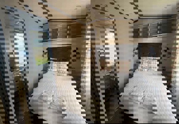 Lochwood Master bedroom and en suite